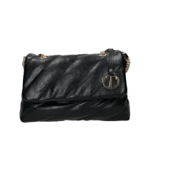 Borsa a tracolla con patta a chiusura.