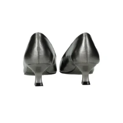 Décolleté effetto metallizzato.Tacco alto 5.5cm