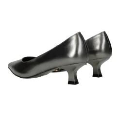 Décolleté effetto metallizzato.Tacco alto 5.5cm