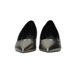 Décolleté effetto metallizzato.Tacco alto 5.5cm
