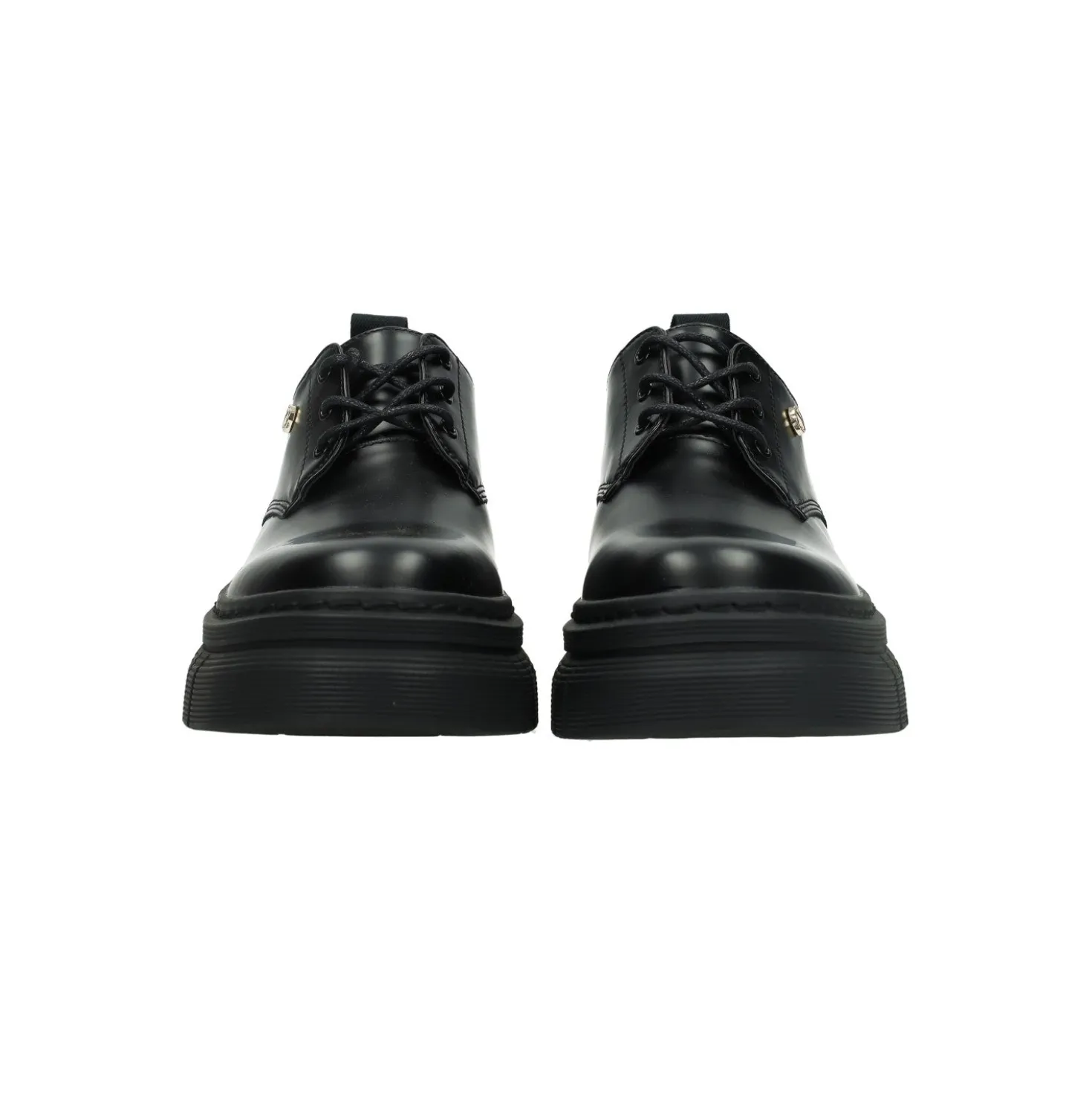 Derby con suola carrarmato.Tacco alto 4cm