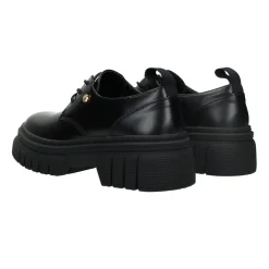 Derby con suola carrarmato.Tacco alto 4cm