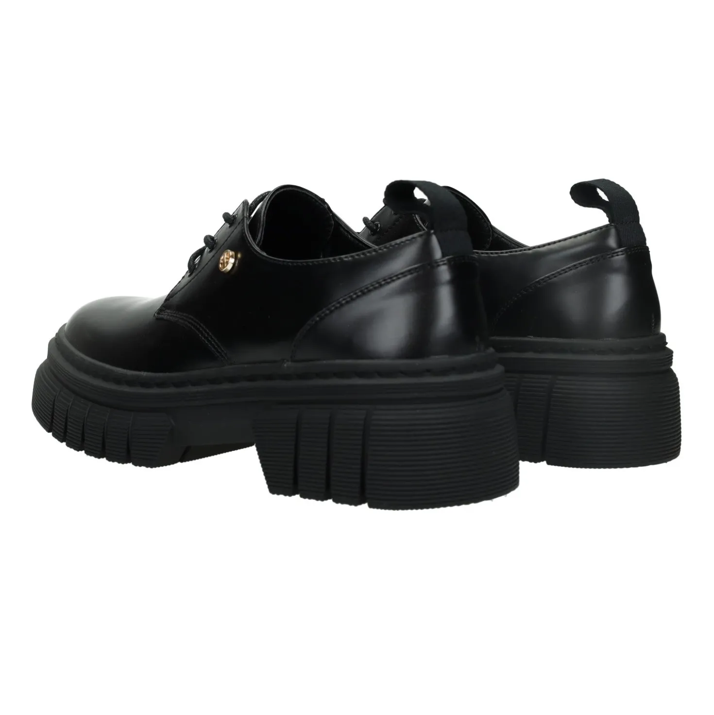 Derby con suola carrarmato.Tacco alto 4cm