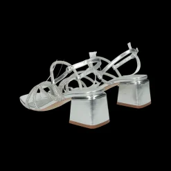Sandali con listini in strass.