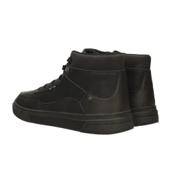 Sneakers con suola in gomma.