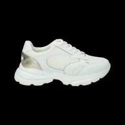Sneakers con tomaia traforata.Tacco alto 3 cm