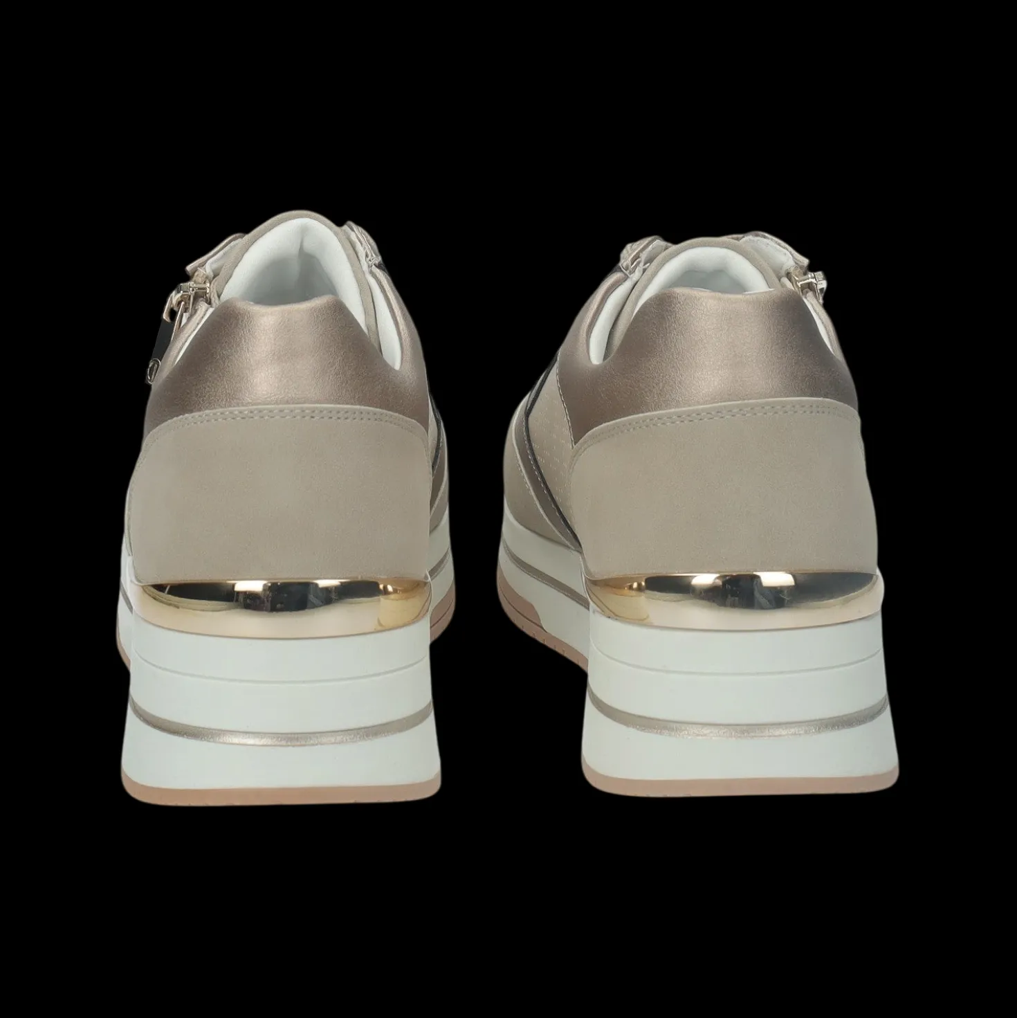 Sneakers con zip laterale.Tacco alto 3 cm