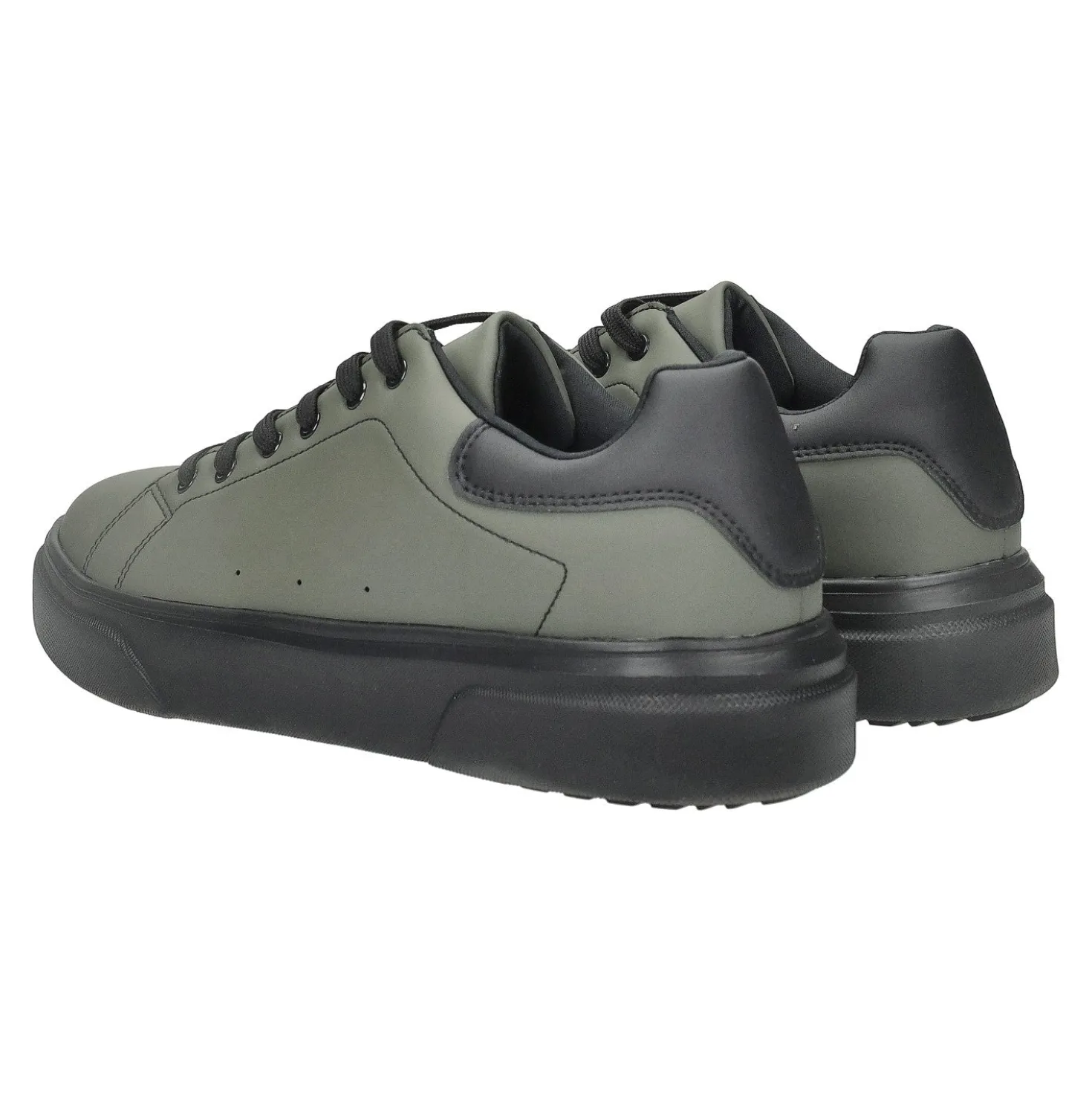 Sneakers in ecopelle con cuciture a vista