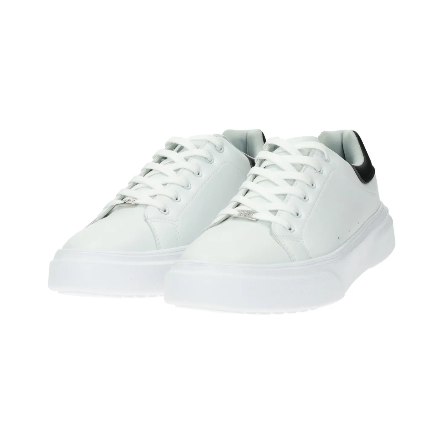 Sneakers in ecopelle con cuciture a vista