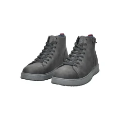 Sneakers in memory active.